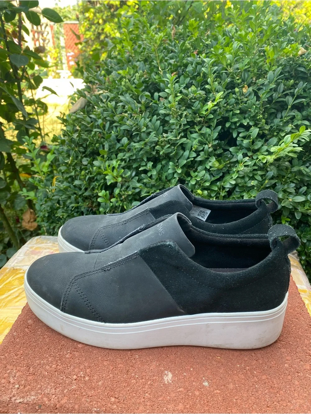 Toms Women’s Black Slip-On Platform Sneakers Size 6.5